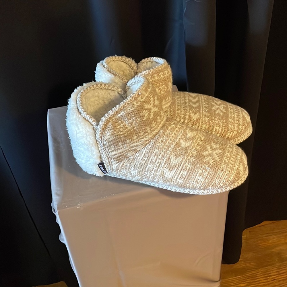 Mukluks women’s slippers size extra large
